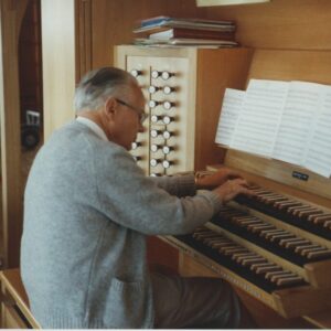 Jerusalem Center organ performance softened visiting reporters